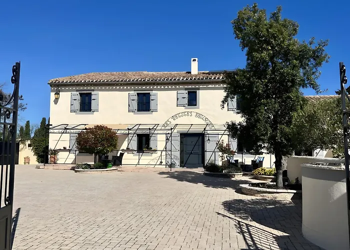 Tango - Les Petites Ecuries * Marseillette